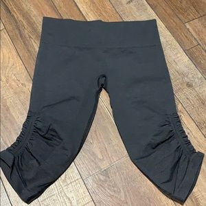 Lululemon crops in size 10